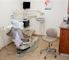 Dental_chair_at_cosmetic_dentistry_New_York_NY_10011.jpg